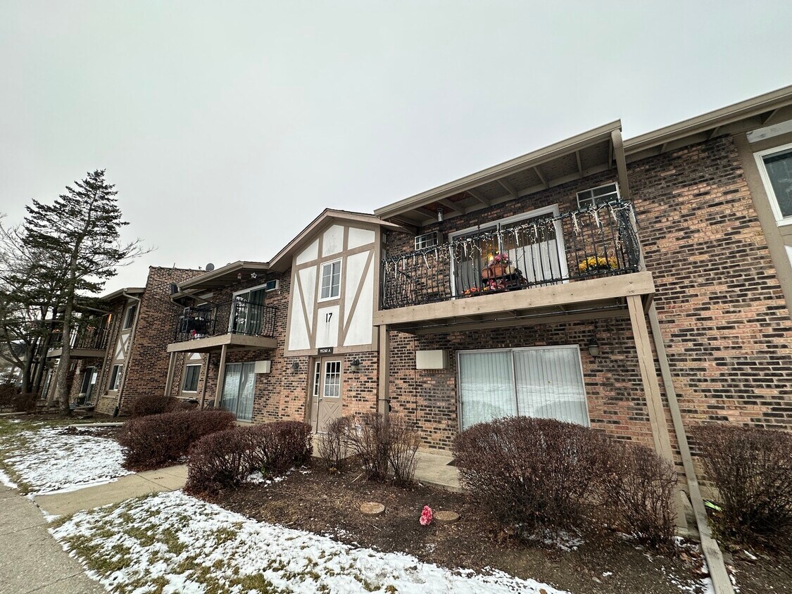 9S040 Lake Dr Unit 17102, Willowbrook, IL 60527 Condo for Rent in