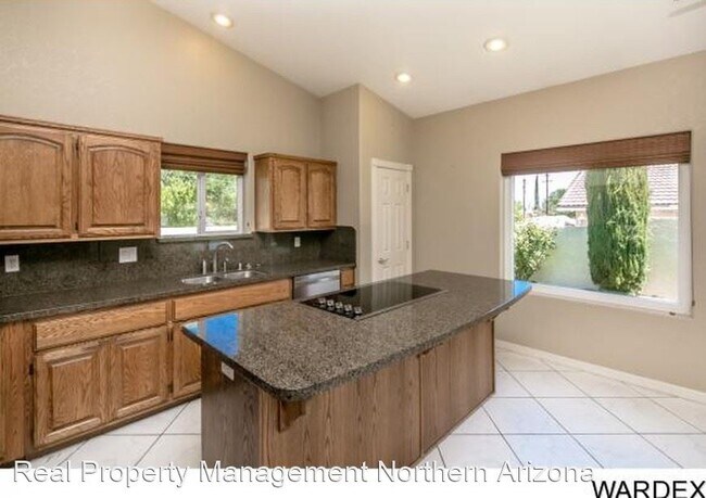 Foto del edificio - 4 br, 2 bath House - 2610 Golf Dr.