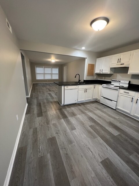Building Photo - 356 College Ave
