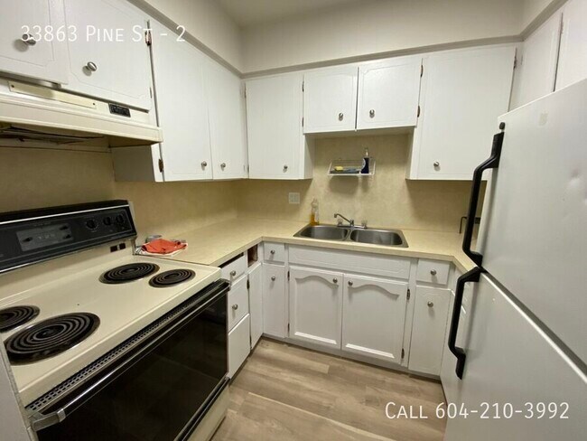 Photo du bâtiment - 3 Bedroom Townhouse on Pine St