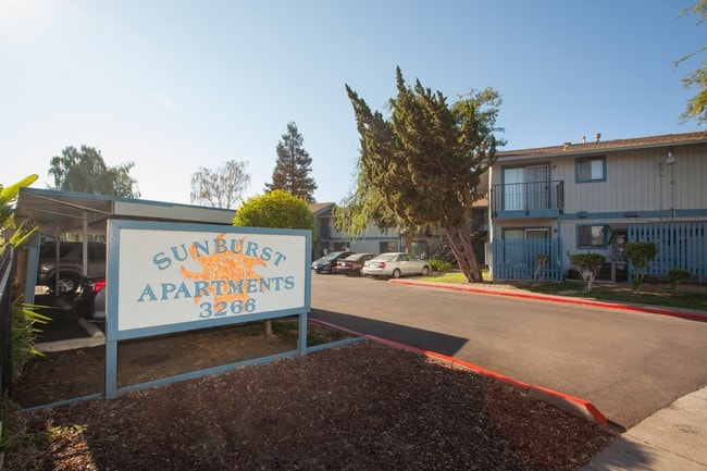 Building Photo - Sunburst Apartments