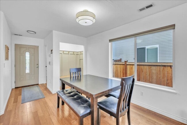 Building Photo - Stylish Yelm Home with A/C, Butcher Block Counters & Fully Fenced Yard!