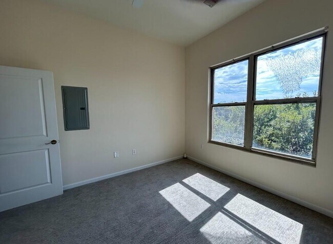 Foto del edificio - 870 Mayson Turner Rd NW