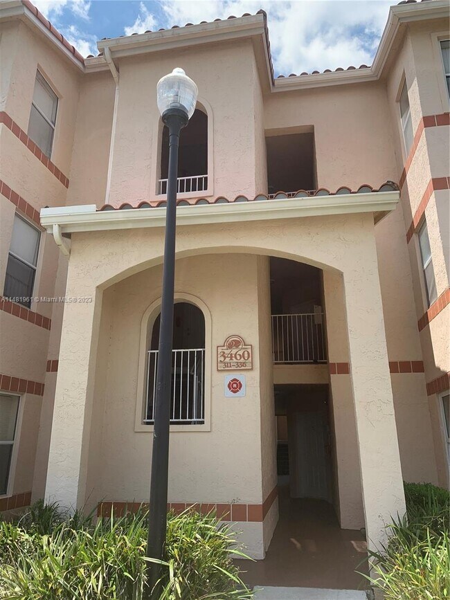 Foto del edificio - 3460 Pinewalk Dr N