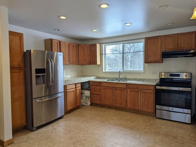 Building Photo - 1235 Airline Dr