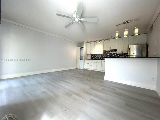 Foto del edificio - 645 Executive Center Dr