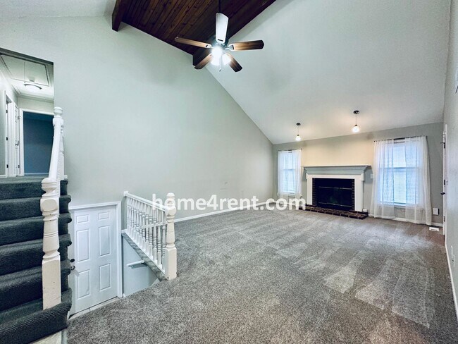 Foto del edificio - Lovely Lee's Summit Home w/ an Updated Kitchen, Finished Basement, Fenced Yard in a Quiet Neighbo...