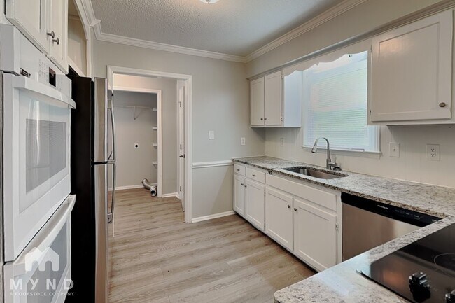 Foto del edificio - 9205 Meadow Sweet Ct