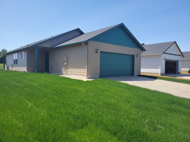 Foto del edificio - Beautiful 3 Bedroom Home