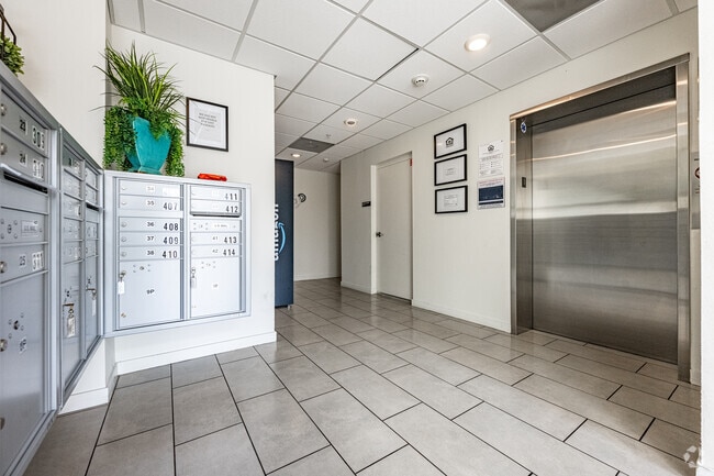 Lobby - 1249 W. 39th Place