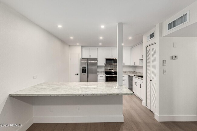 Foto del edificio - 830 S Dobson Rd