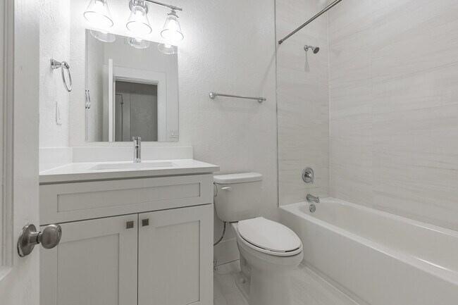 Building Photo - 224 South Melville