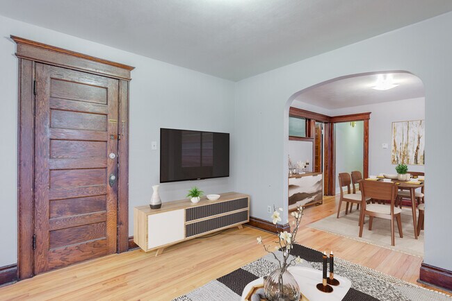Living Room - 506 Valley Dr