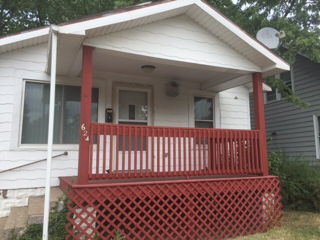 Primary Photo - 624 E Barker Ave