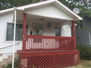 Building Photo - 624 E Barker Ave