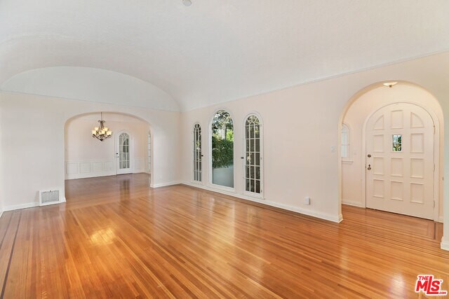 Building Photo - 609 N Bedford Dr