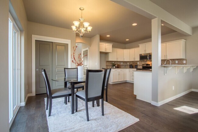Foto del edificio - Gorgeous 3-Bdr with Bonus Room Loft in McKenzie Meadows Village in Sisters!