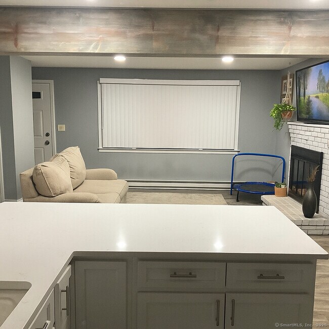 Building Photo - 21 Goodwin St