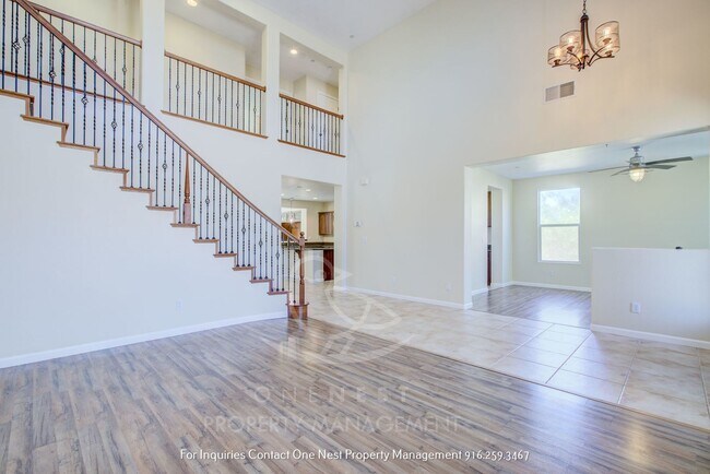 Foto del edificio - Huge home, Lincoln Crossing - walking dist...