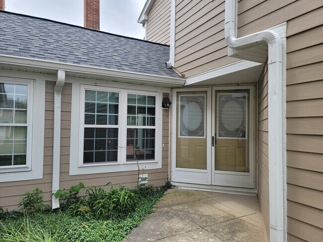 Building Photo - 14 White Pine Dr