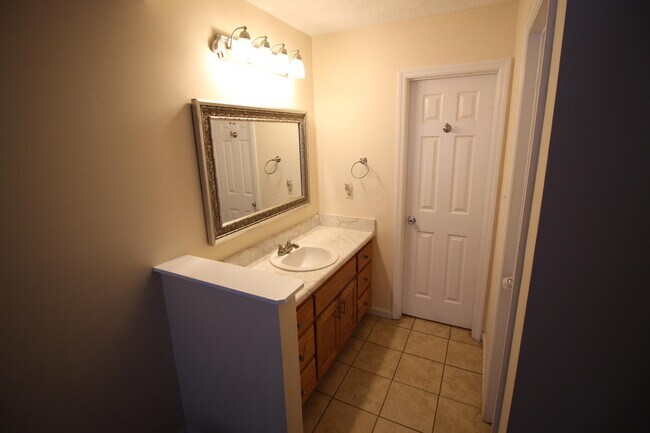 Foto del edificio - 7138 Summerlin Dr