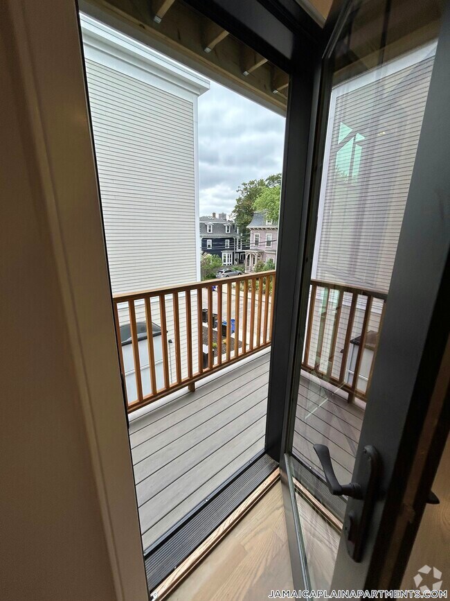 Building Photo - 285 Lamartine St