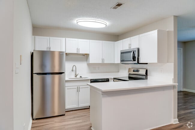Interior Photo - Southpoint Glen