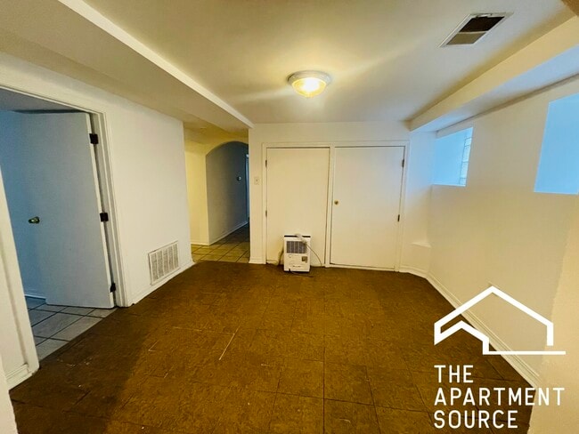 Building Photo - 5216 W Crystal St
