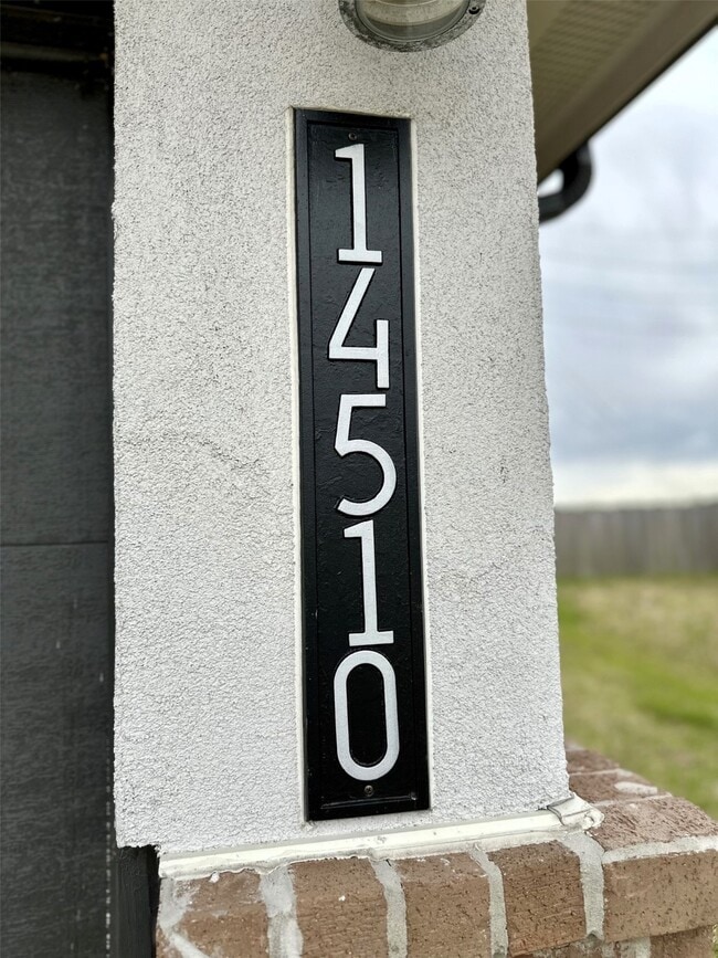 Building Photo - 14510 Rain Tree Dr