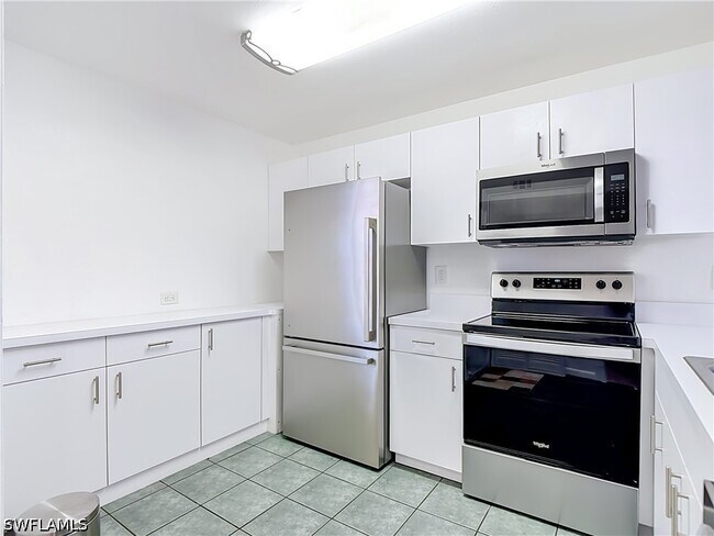 Building Photo - 1086 Forest Lakes Dr