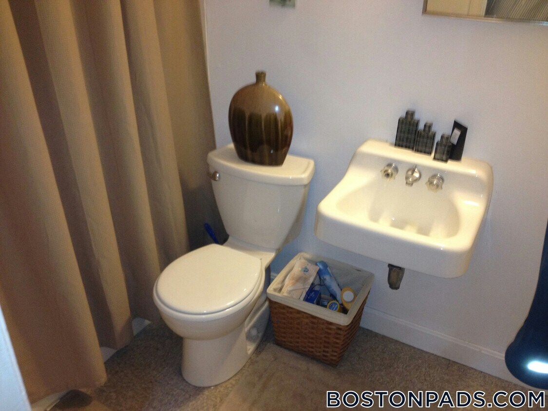 Foto del edificio - 272 Newbury St