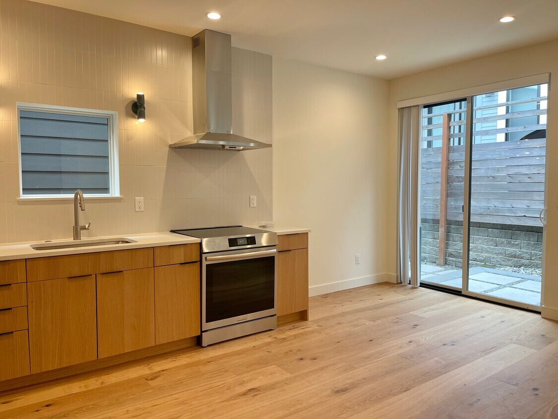 Primary Photo - ** MOVE IN SPECIAL ** New 2 Bedroom Townho...