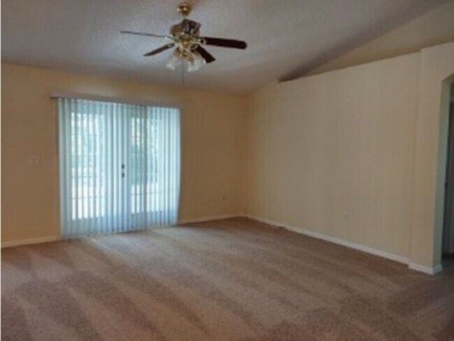 Foto del edificio - 3 bedrooms 2 baths in Palm Coast