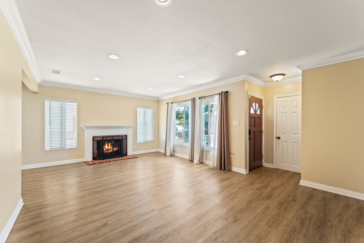 Living room w/large windows - 12938 Jefferson Ave
