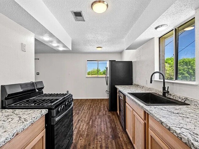 Building Photo - 629 Bur Oak Dr