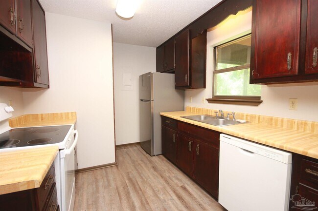 Foto del edificio - 1594 Sunny Ridge Ln