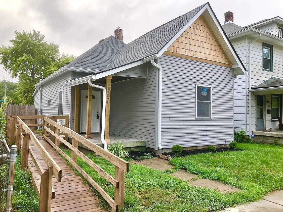 Primary Photo - 1221 St Peter St