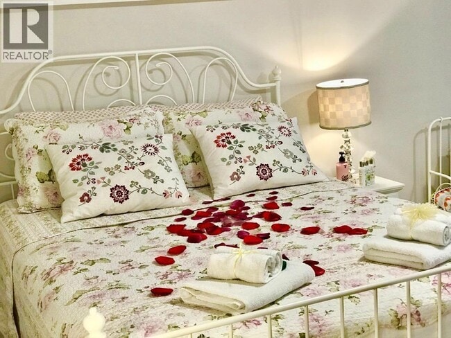 Building Photo - 6486 Bruce St