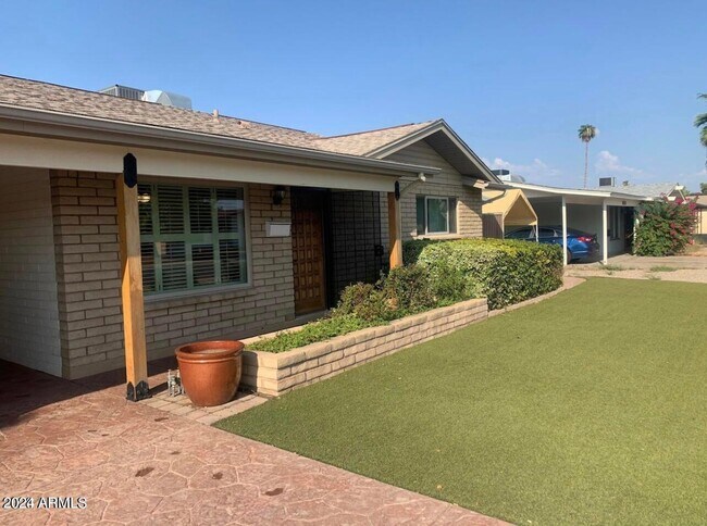 Building Photo - 2050 E Dunbar Dr