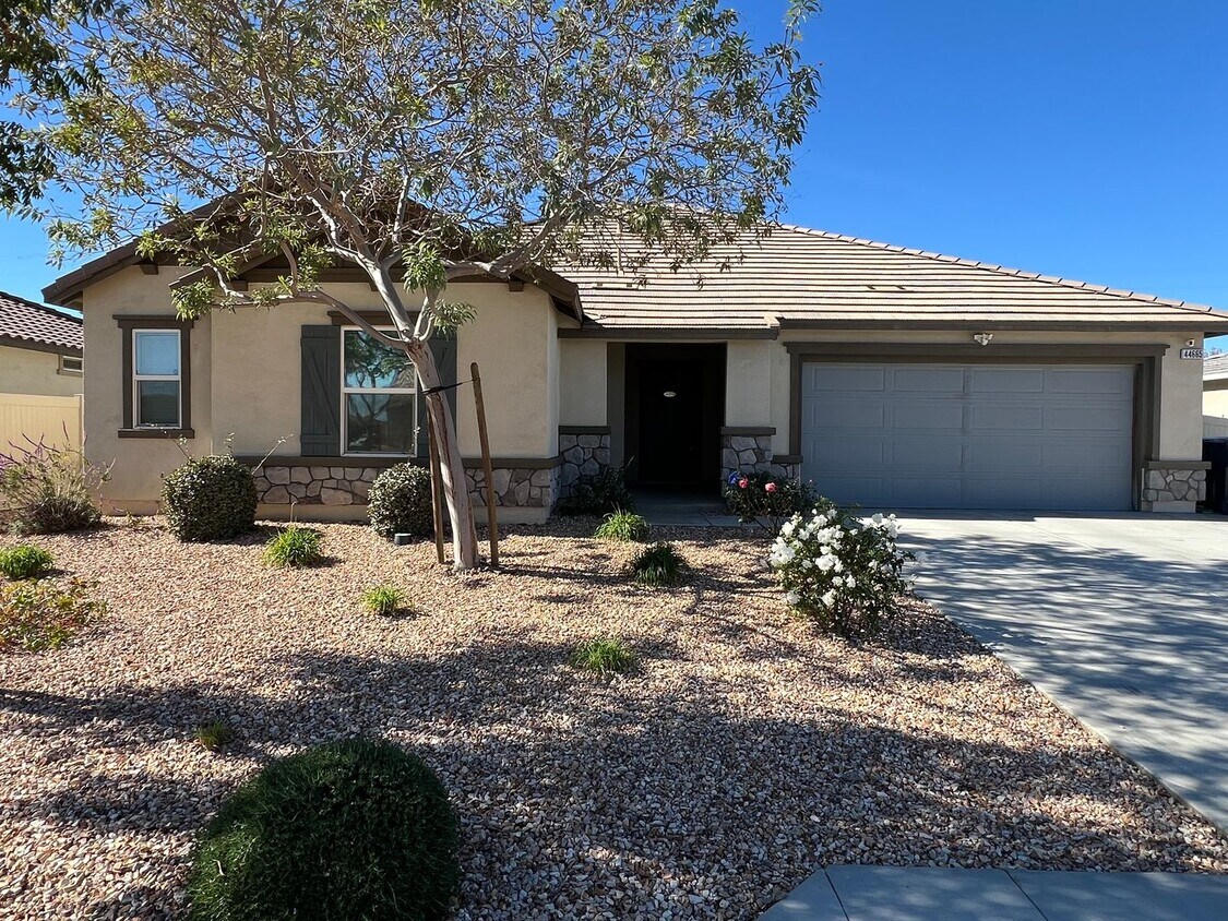 Primary Photo - 3 Bedroom Plus Bonus Room Single Family Ho...