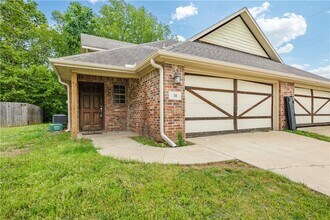 Building Photo - 56 S Woodsprings Dr