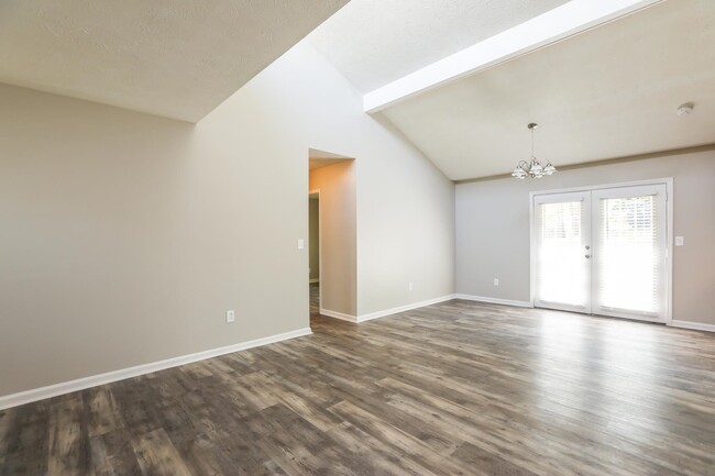 Building Photo - 1083 Lombardy Way