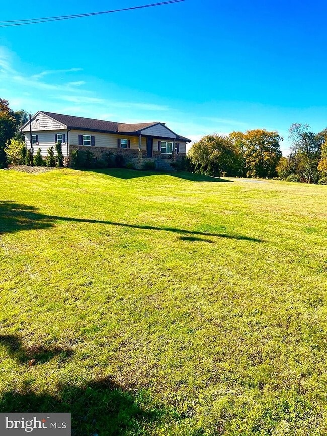 Building Photo - 754 Mechanic St