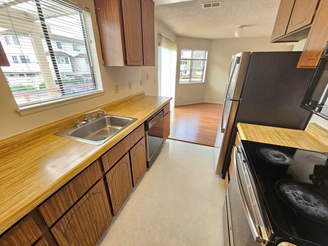 Foto del edificio - 5025 Valley Crest Dr