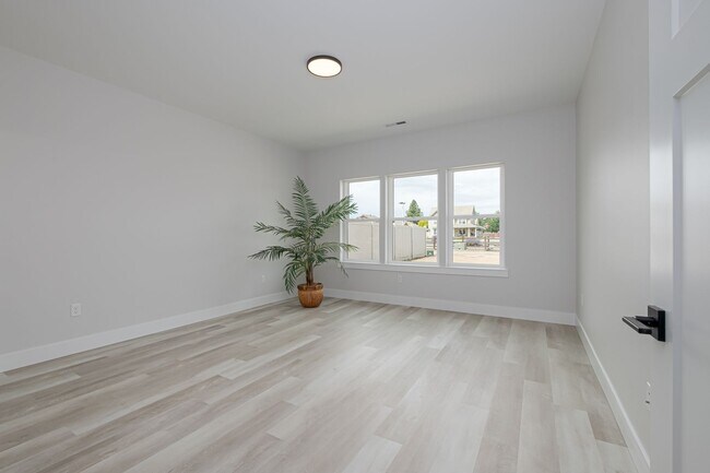 Foto del edificio - Beautiful New Home for Rent in Quincy