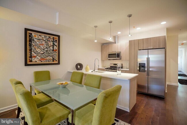 Foto del edificio - 1346 Nicholson St NW