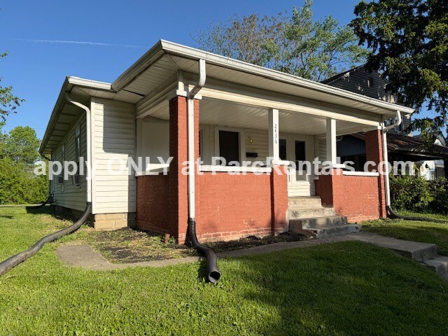 Foto principal - 2436 N Oxford St