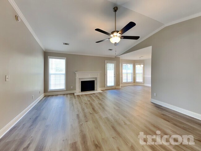 Building Photo - 654 Palmer Ct