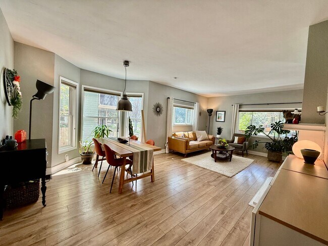 Building Photo - Distinguished 4bed, 2 bath Bungalow in the Old North End