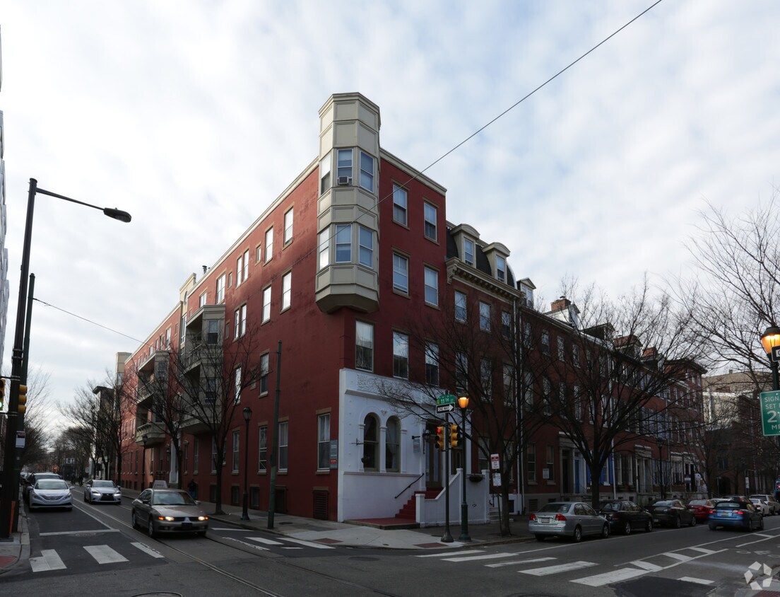 Primary Photo - Colonial Apartments